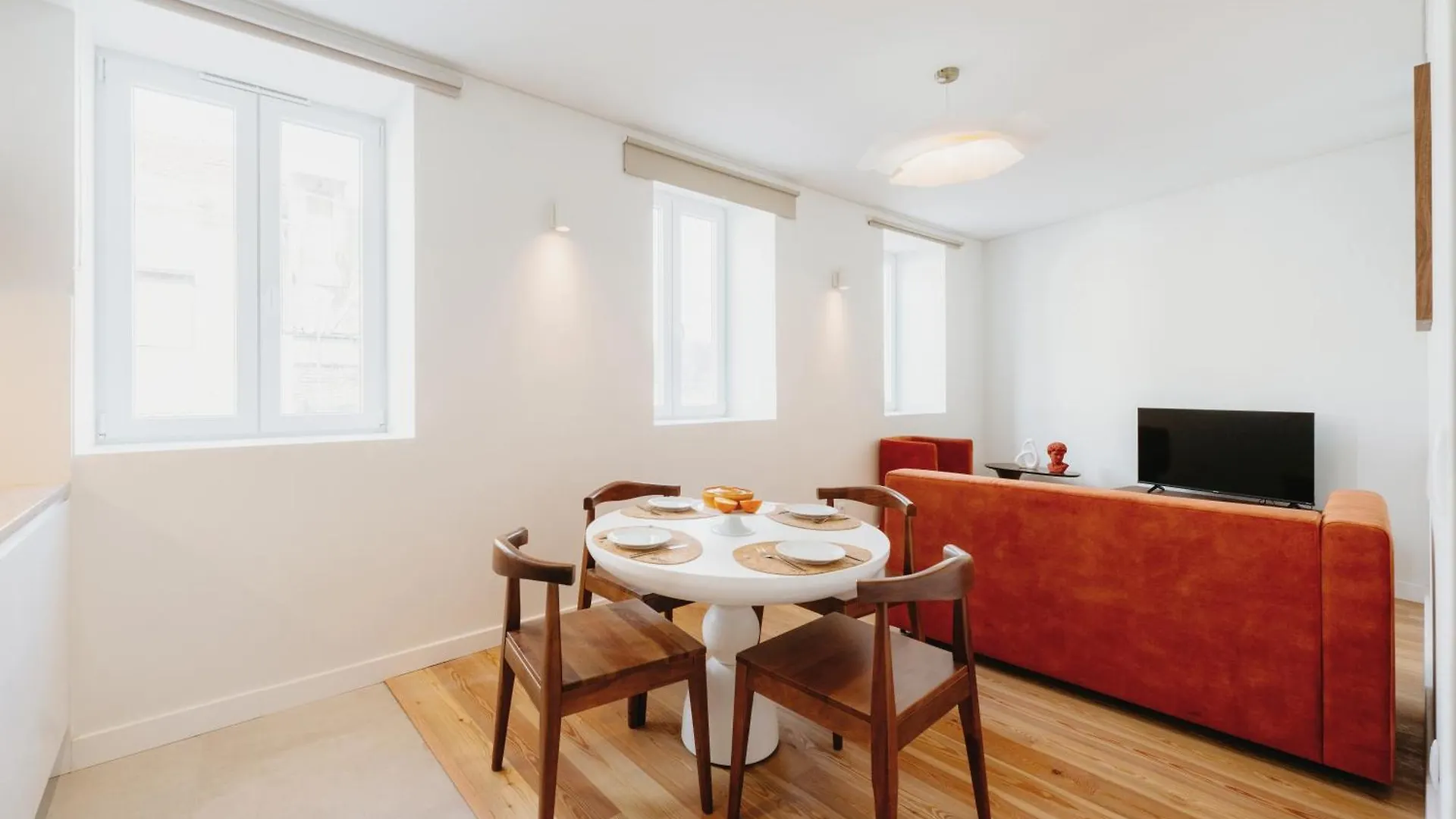Mary Orange - No 236 Rc E - Elegant Two-Bedroom Urban Retreat Lisboa