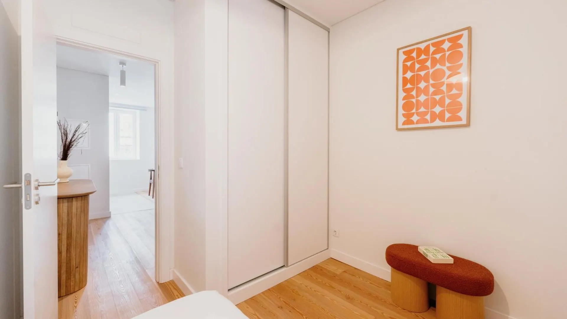 Mary Orange - No 236 Rc E - Elegant Two-Bedroom Urban Retreat Lisboa 0*,  葡萄牙
